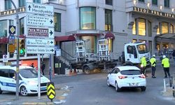 Taksim Meydanı'na çıkan yollar 1 Mayıs tedbirleri kapsamında kapatıldı