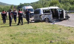 Tokat'ta işçi minibüsü ile otomobil çarpıştı: 2 ölü, 12 yaralı