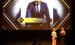 UĞUR AKKUŞ’A ÇİFTE ÖDÜL…