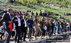 Uludere’de uçurtma şenliği; askerler ile halk halay çekti