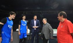Bakan Kasapoğlu'ndan A Milli Erkek Basketbol Takımı'na destek