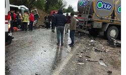 Düğün yolunda kaza: 8 ölü, 10 yaralı
