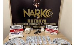 Durdurulan otomobilde uyuşturucu, tabanca ve sahte para çıktı