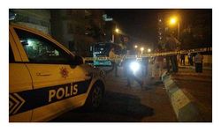 Kendisini bıçaklayan iki çocuğunu tabanca ile vurdu: 1 ölü, 1 yaralı