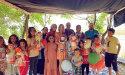 ÖZLEM DEMİR ERGANİ’YE GİTTİ, YOKSUL ÇOCUKLARLA KUCAKLAŞTI