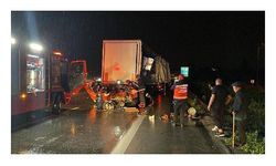 Sakarya'da 3 TIR, 1 otomobil çarpıştı: 1 ölü, 3 yaralı