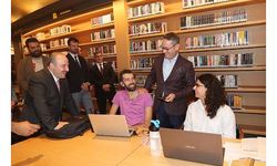 Bakan Varank, Başakşehir Millet Kıraathanesi’ni ziyaret etti