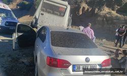 Elazığ'da otomobil, minibüse çarptı: 11 yaralı