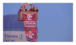 Kapadokya’da balonlar, Türk bayrakları ve Ömer Halisdemir posteriyle havalandı
