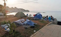 Kızkalesi'nde oteller doldu, tatilciler çadır kurdu
