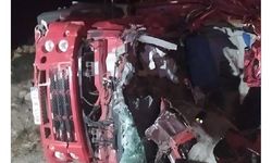Mersin'de kamyon şarampole devrildi: 4 ölü