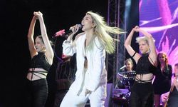 Seksi ve Şık, Yazlık Hande Yener...