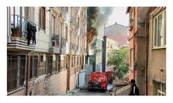 Şişli'de iki katlı metruk bina alev alev yandı