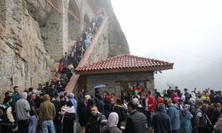 Sümela'ya ziyaretçi akını; uzun kuyruklar oluştu