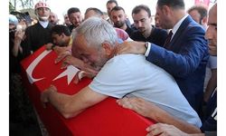 Tabuta sarılan şehit teğmenin babası: Komutanım, canım oğlum 