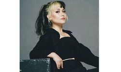 Ayça Özefe’den “Deli Gibi”