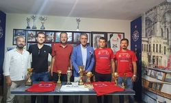 İYİ Parti Zeyinburnu Teşkilatı'ndan atletizm spor kulübüne önemli ziyaret