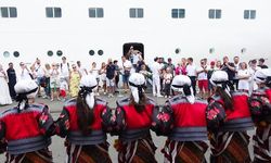 Trabzon’da kruvaziyer yolcularına horonlu karşılama