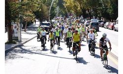 Ankara'da 'Otomobilsiz Pazar Günü'nde pedal çevirdiler