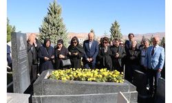 'Bozkırın Tezenesi' mezarı başında anıldı