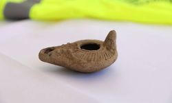 Diyarbakır'da tarihi surlarda 1500 yıllık kandil bulundu