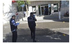 Güvenlik görevlisine çalıştığı banka önünde silahlı saldırı