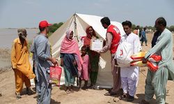 Pakistan'daki sel mağdurları Kızılay'ın çadırlarına yerleşmeye başladı