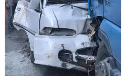 Sarıyer'de minibüs ile TIR çarpıştı: 2 ağır yaralı