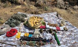 Tendürek Dağı kırsalında PKK'ya ait patlayıcılar ele geçirildi