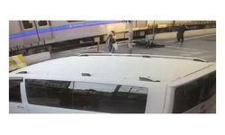 Tramvaya çarpan motosikletteki metrelerce sürüklendi