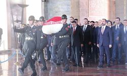 Vali Şahin ve gazilerden Anıtkabir'e ziyaret