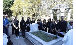 Zeki Müren kabri başında anıldı