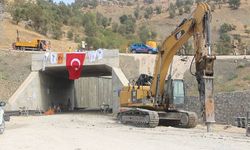 7 şehit verilen 200 kilometrelik yolun yapımına yeniden başlandı