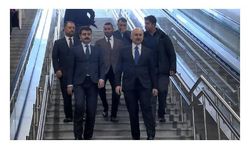 Bakan Karaismailoğlu Ankara uçağına metro ile gitti
