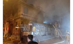 Beşiktaş'ta 2 katlı kafede yangın