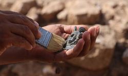 Perre Antik Kenti'nde 1800 yıllık bronz madalya bulundu
