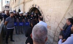 Şanlıurfa’da polis, yasağa rağmen yürümek isteyen gruba izin vermedi