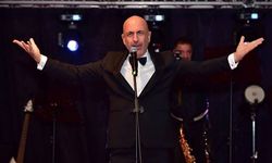SERHAT “BENİM HALKIM”LA 29 EKİM CUMHURİYET BAYRAMINDA BÜYÜK KULÜPTE SAHNE ALDI