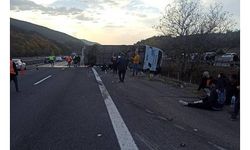 Bolu'da yolcu otobüsü devrildi; 3 ölü, 16 yaralı