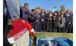 Bülent Ecevit, 16’ncı ölüm yılında mezarı başında anıldı