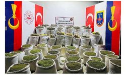 İçişleri: Diyarbakır'da 750 kilo toz esrar ile 1200 kilo kubar esrar ele geçirildi
