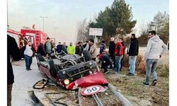 Ankara'da otomobil, direğe çarpıp takla attı: 1 ölü, 4 yaralı