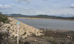 Bodrum barajlarında su seviyesi düştü; eski İzmir kara yolu gün yüzüne çıktı