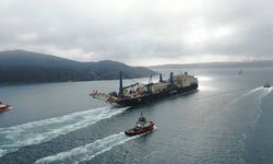 Boğaz kapatıldı; Dev gemi geçiyor