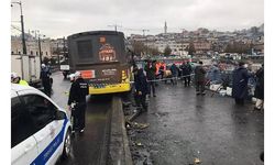 Galata Köprüsü üzerinde İETT otobüsü kaza yaptı: 3 yaralı