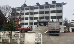 Karabük'te deprem dayanıklılık testini geçemeyen hükümet konağı yıkılıyor