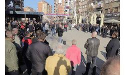 Sırplar, Kosova’nın kuzeyinde Sırbistan Cumhurbaşkanı karşıtı gösteri düzenledi