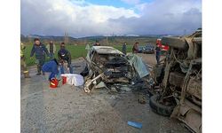 Bursa'da minibüsle otomobilin çarpıştığı kazada 3 kişi öldü, 7 kişi yaralandı