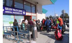 Deprem bölgelerinin "lojistik üssü" Adana Havalimanı'nda hareketlilik sürüyor