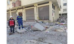 Deprem soruşturması kapsamında yıkılan binalardan deliller toplanıyor